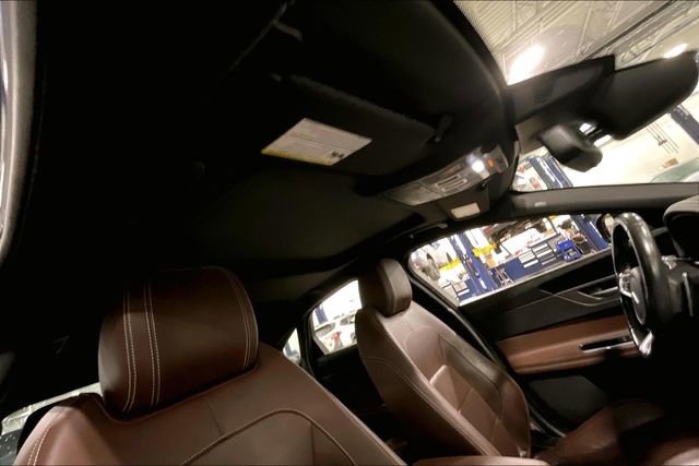 Used 2018 Jaguar XF R-Sport image 22