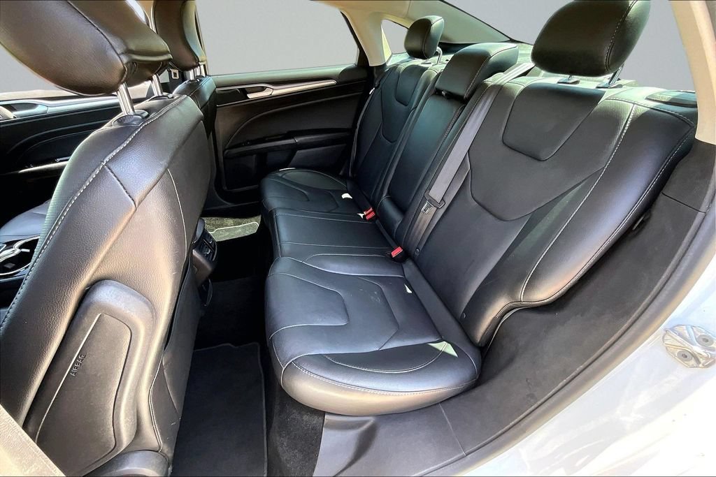 Used 2016 Ford Fusion Titanium FWD image 23