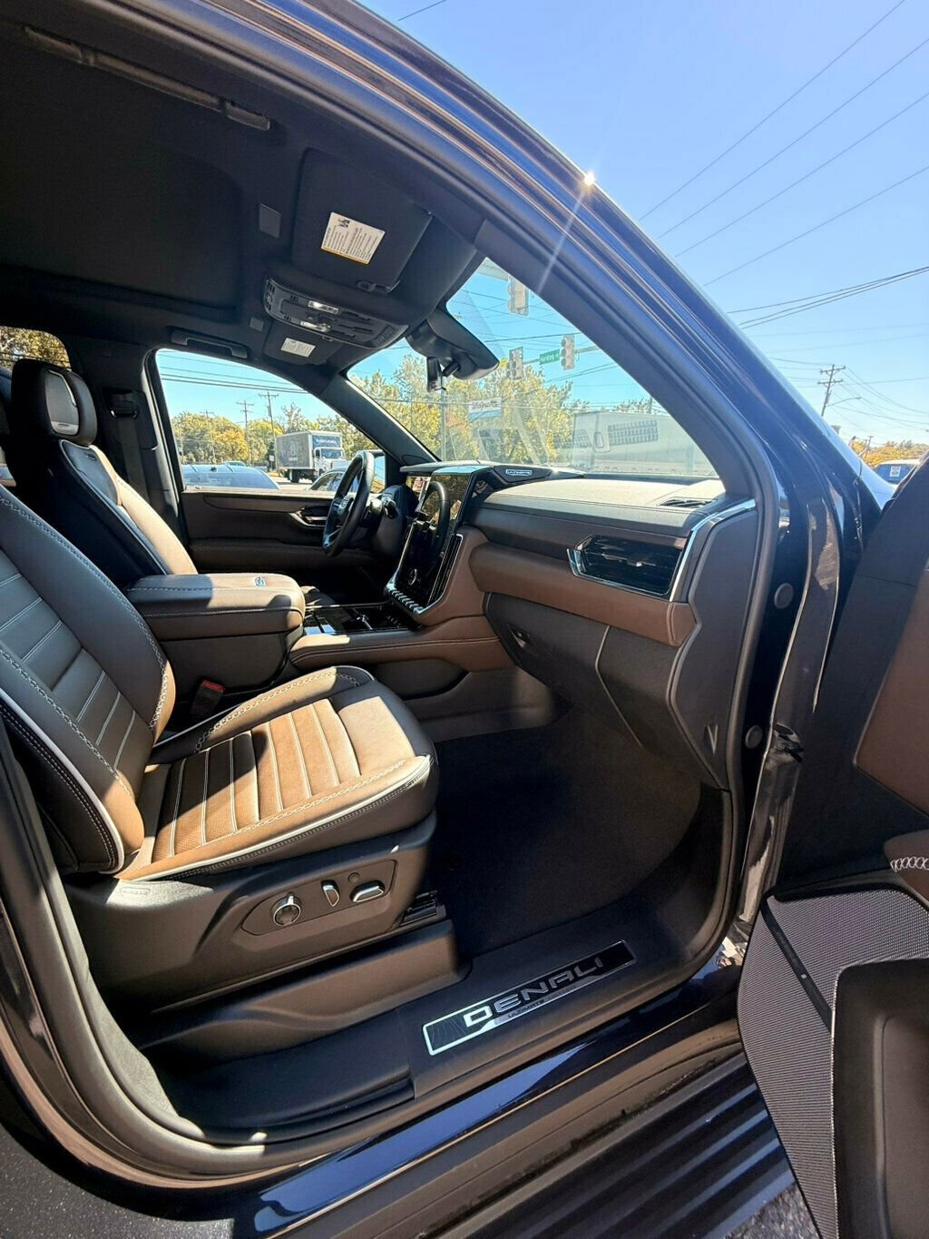Used 2025 GMC Yukon XL Denali Ultimate image 25