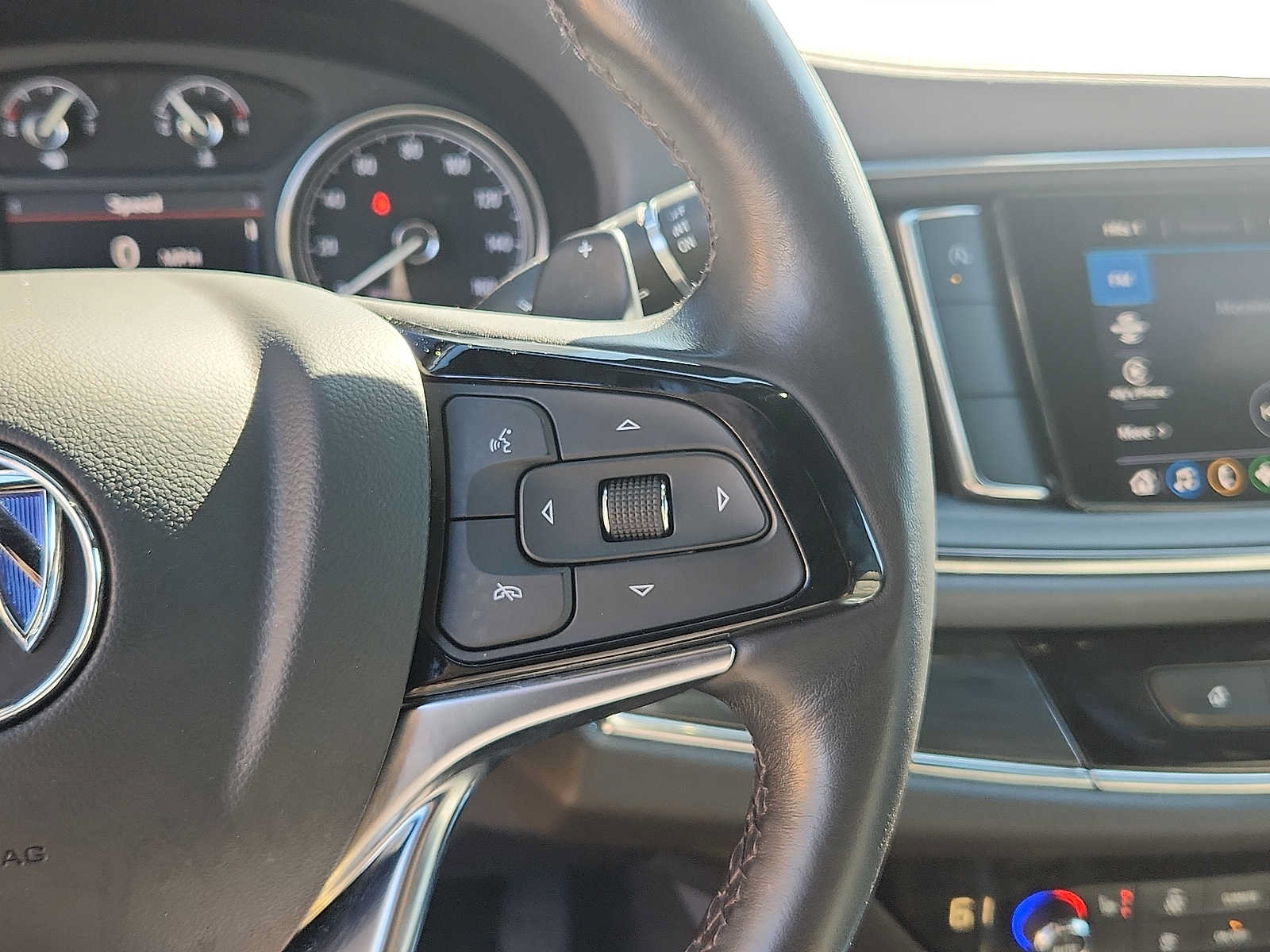 Used 2023 Buick Enclave Essence FWD image 21