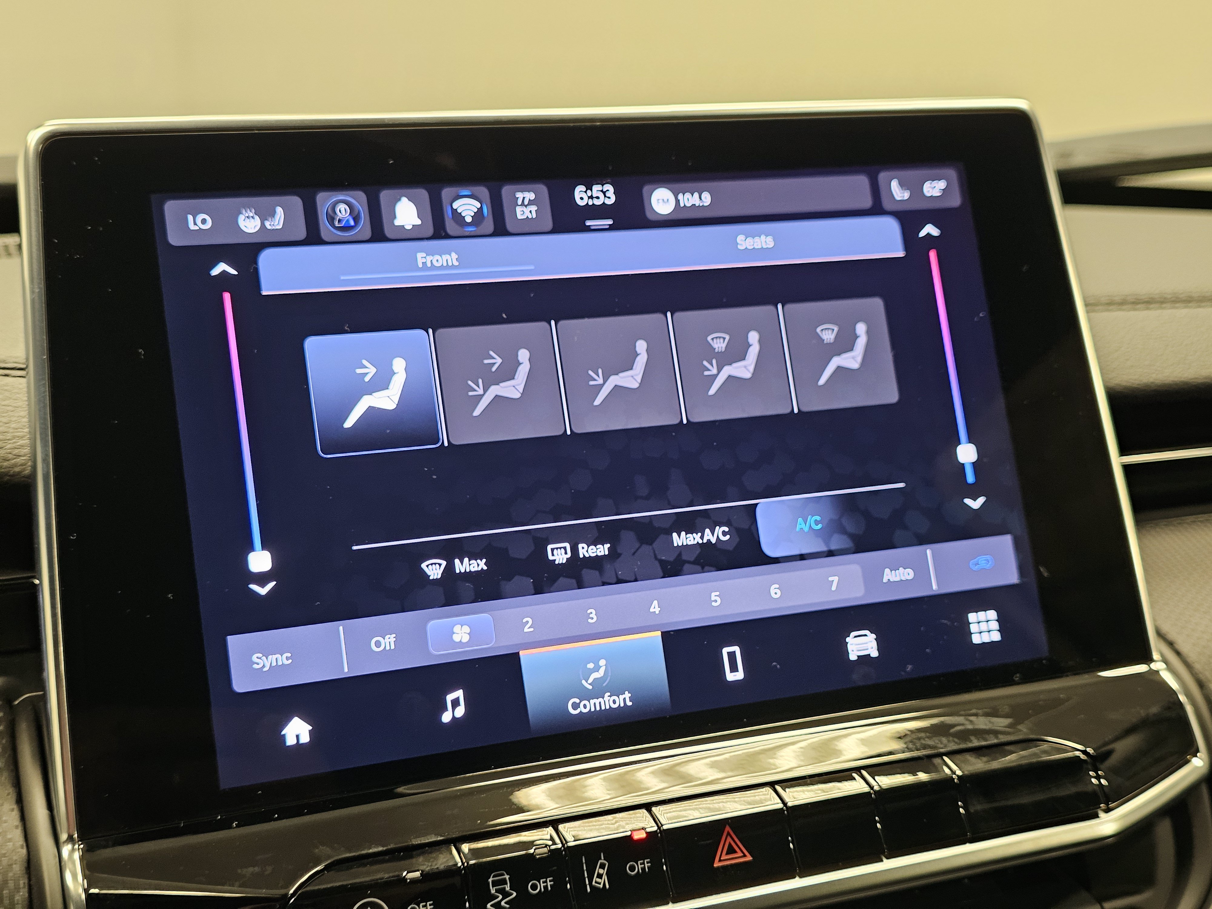New 2025 Jeep Compass Latitude w/ Sun & Sound Group AWD/4WD image 25
