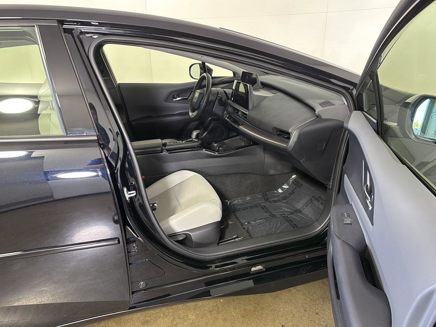 Used 2024 Toyota Prius XLE AWD/4WD image 22
