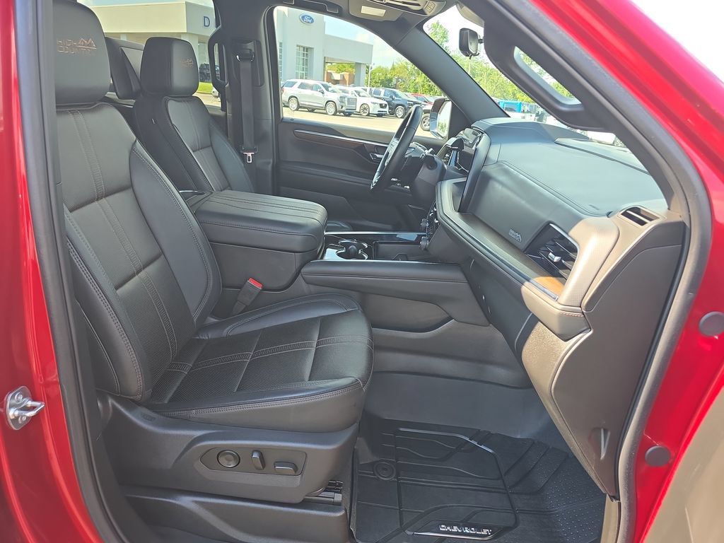 Used 2025 Chevrolet Tahoe High Country AWD/4WD image 25