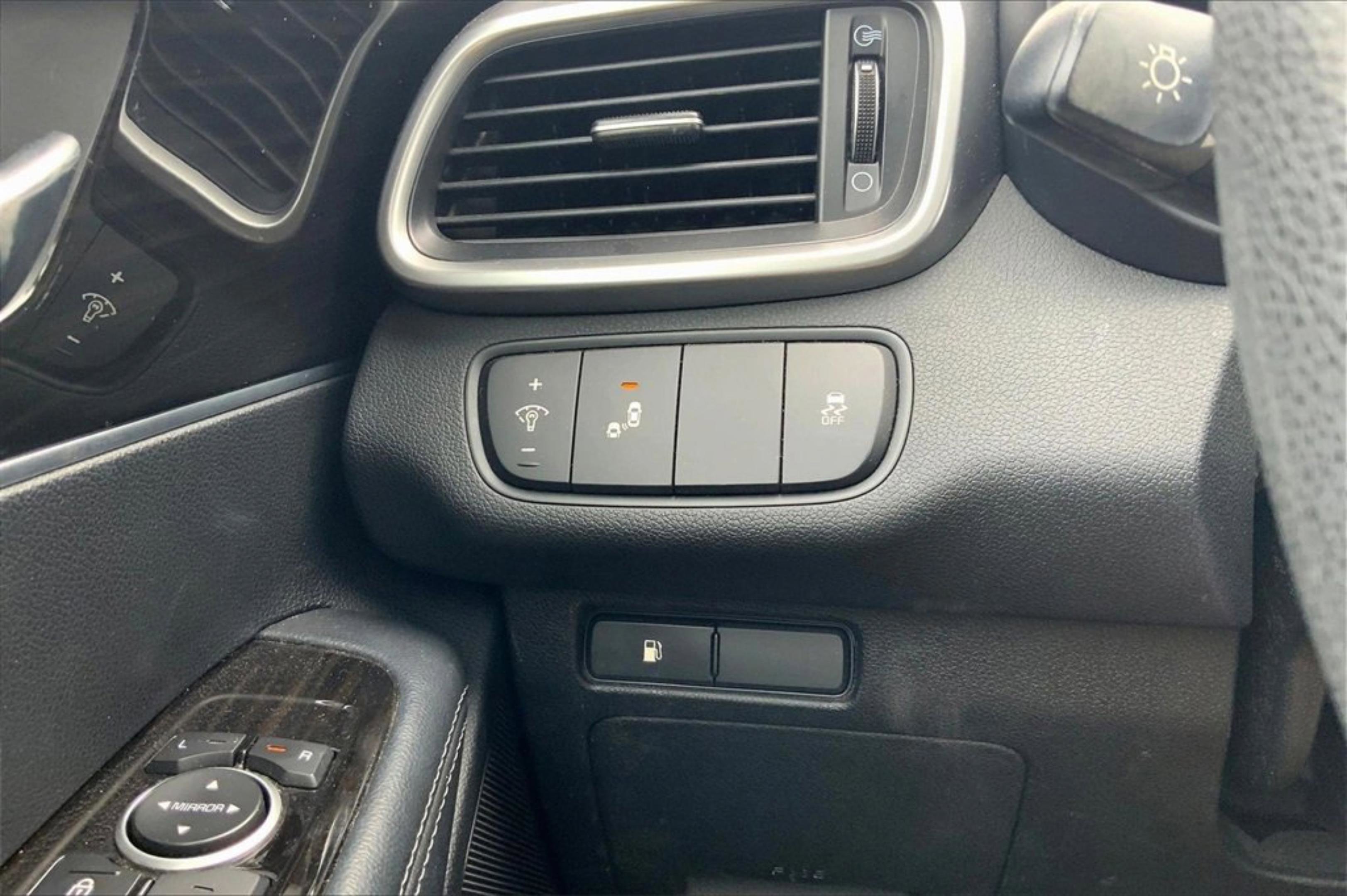 Used 2020 Kia Sorento LX image 35