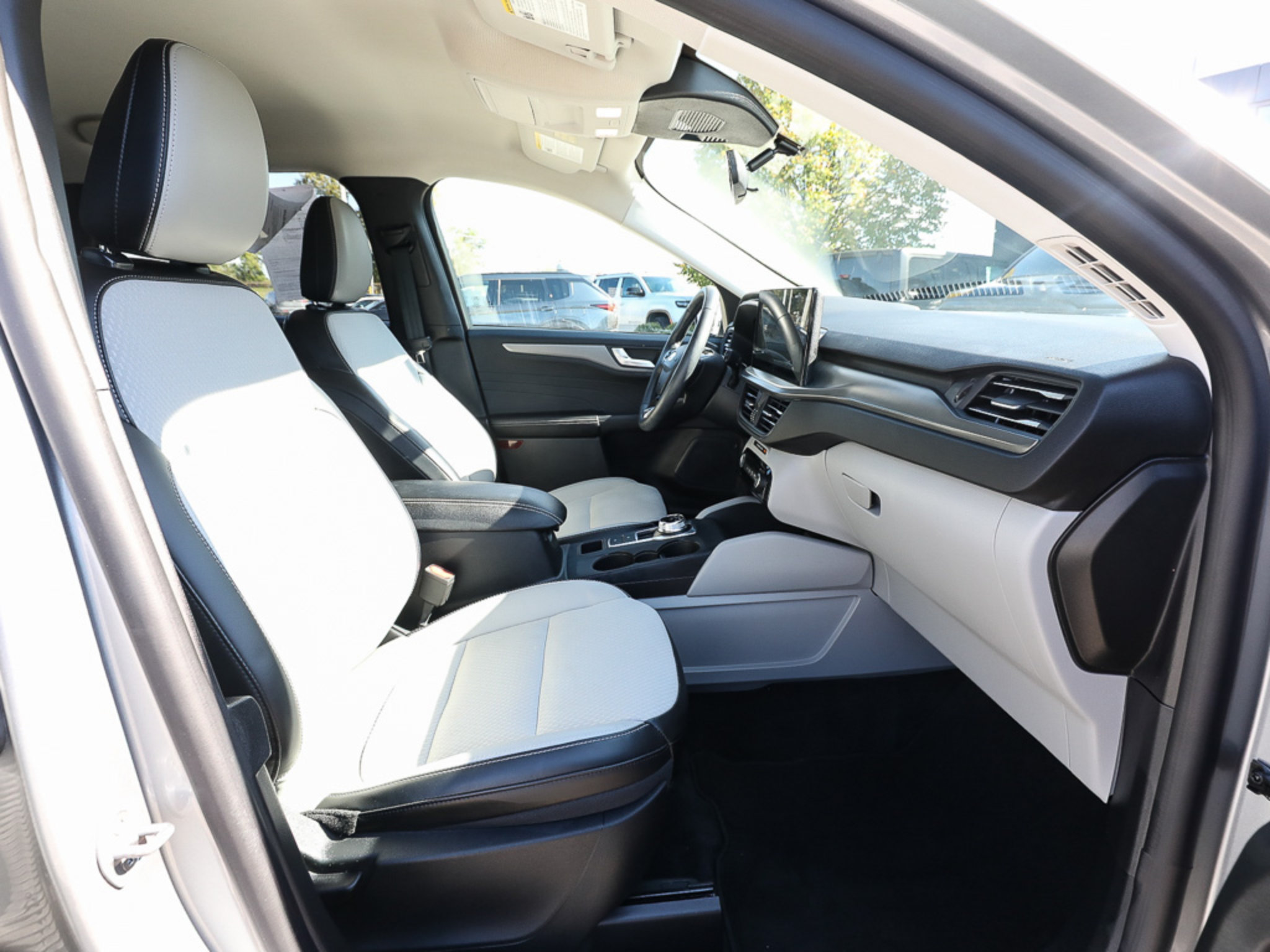 Used 2024 Ford Escape SE FWD image 22