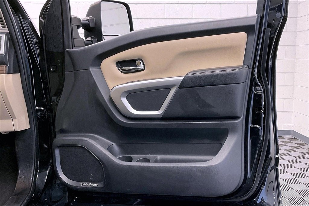 Used 2016 Nissan Titan SL image 22
