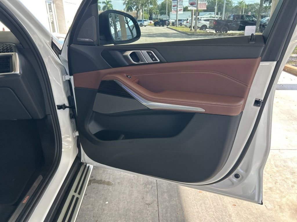 Used 2025 BMW X5 xDrive50e image 30