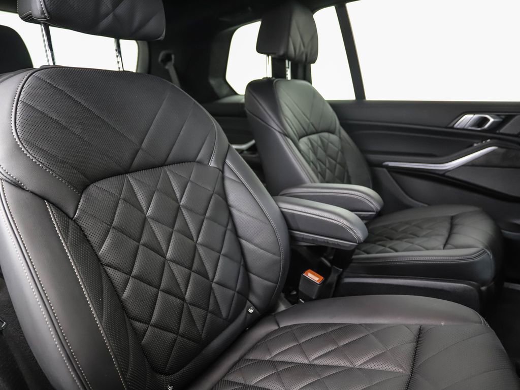 Used 2024 BMW X7 xDrive40i w/ Executive Package image 28