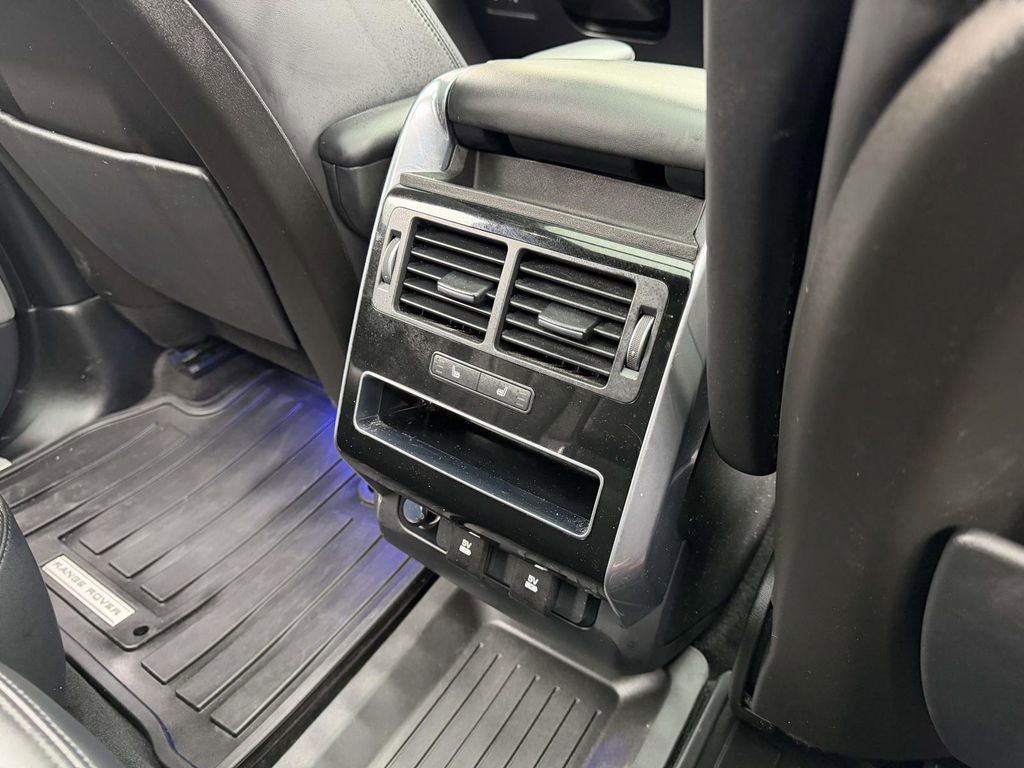 Used 2020 Land Rover Range Rover Sport HSE image 17