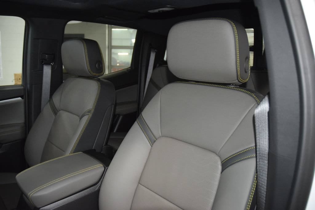 New 2026 Chevrolet Colorado ZR2 w/ Technology Package AWD/4WD image 46