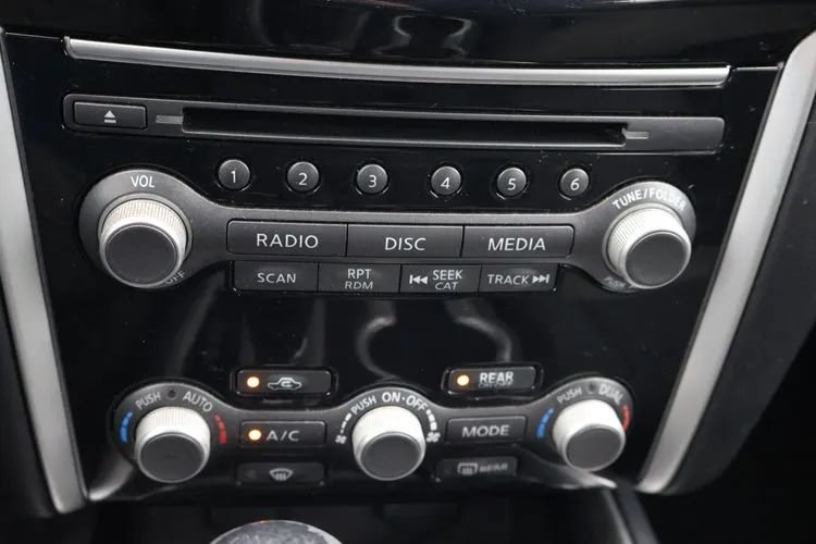 Used 2017 Nissan Pathfinder SV AWD/4WD image 34