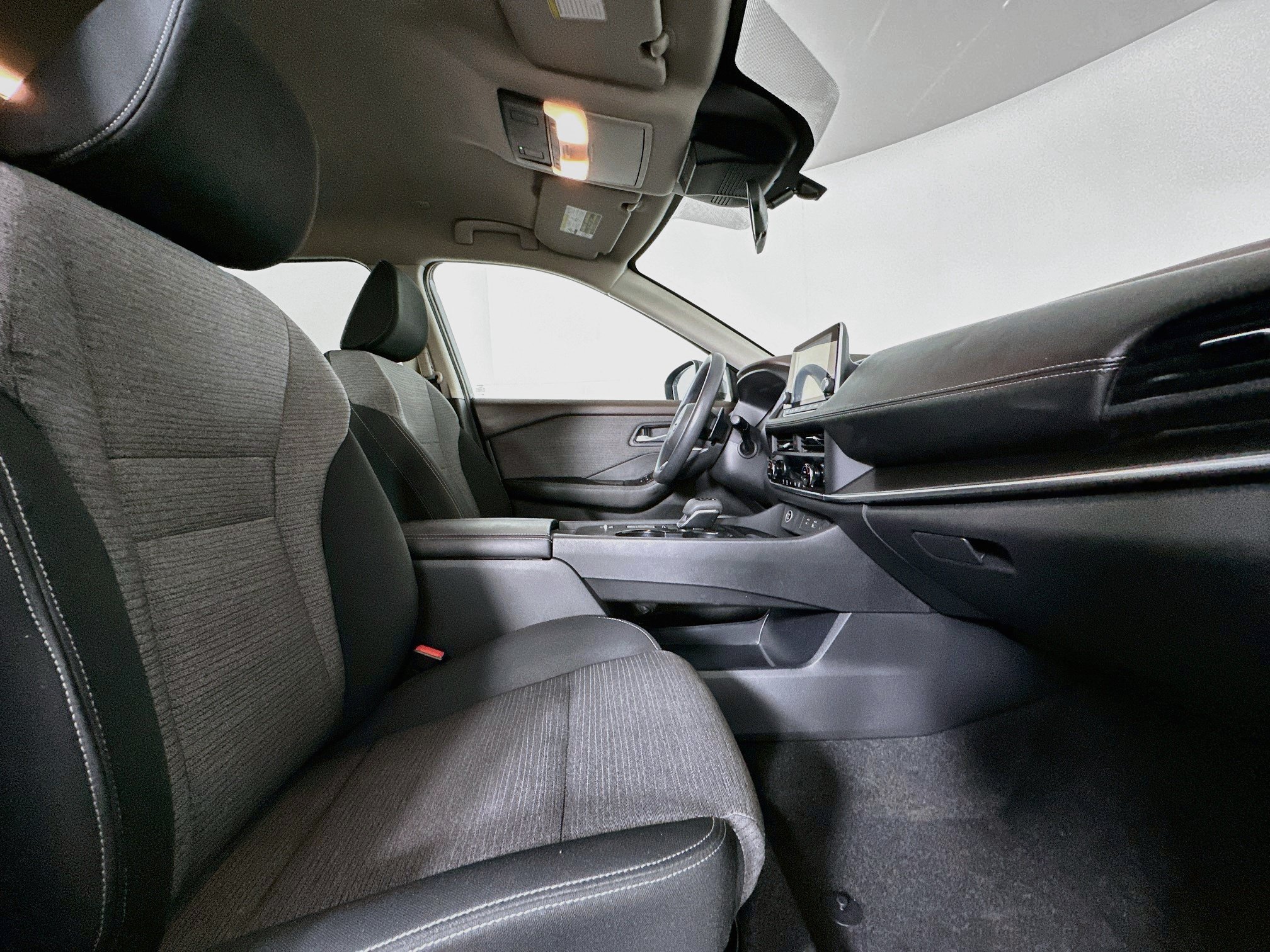 Used 2023 Nissan Rogue SV FWD image 30