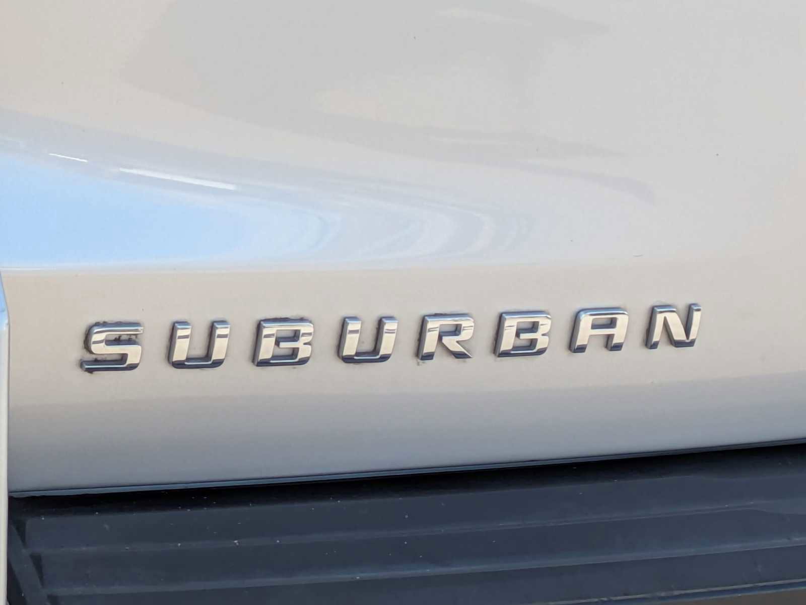 Used 2019 Chevrolet Suburban LT w/ Luxury Package image 12