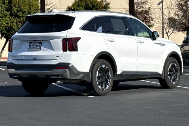 Certified 2025 Kia Sorento S image 5