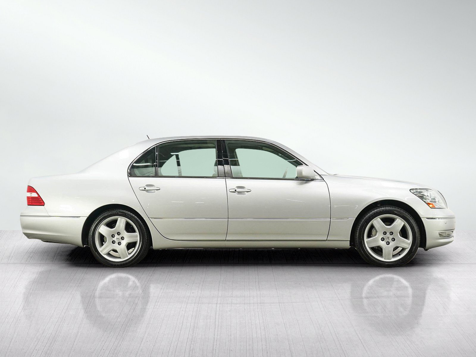 Used 2005 Lexus LS 430 RWD image 6