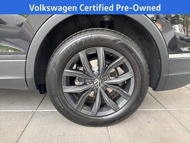 Certified 2024 Volkswagen Tiguan SE w/ Panoramic Sunroof Package AWD/4WD image 13