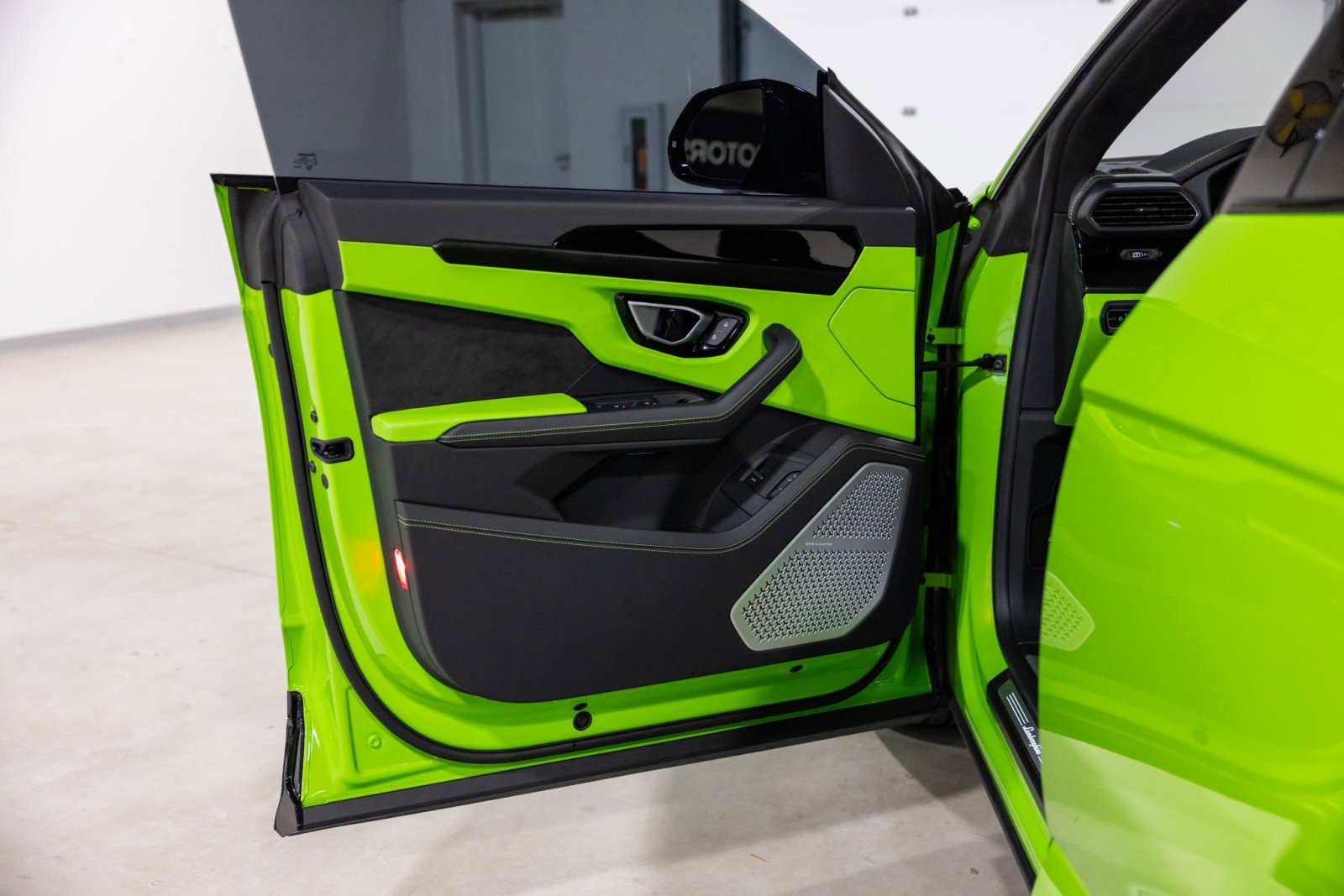 Used 2022 Lamborghini Urus image 28