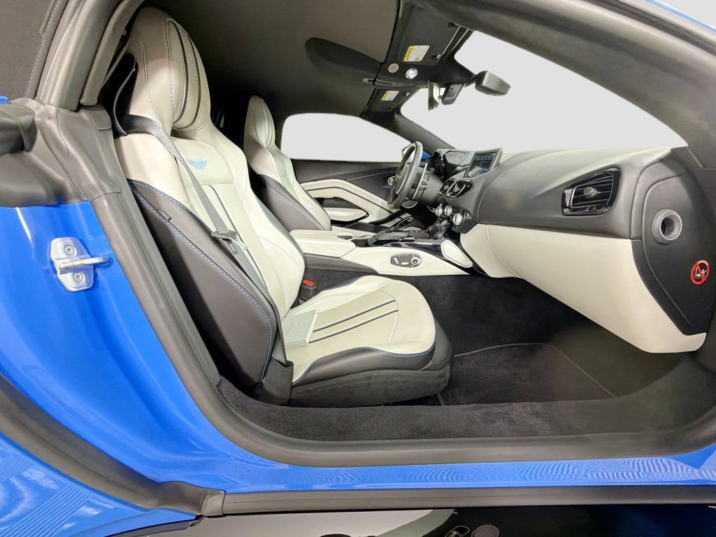 Used 2021 Aston Martin V8 Vantage Roadster RWD image 25