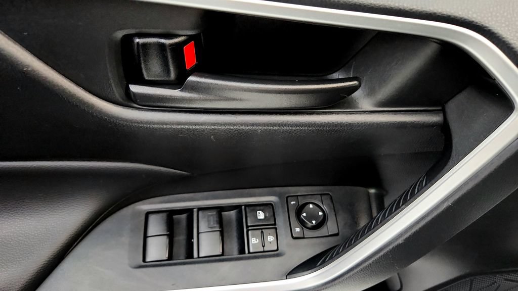Used 2023 Toyota RAV4 LE AWD/4WD image 23