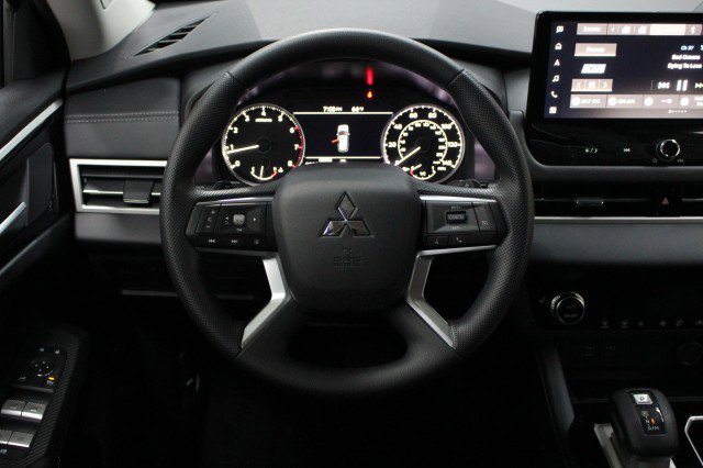 New 2026 Mitsubishi Outlander ES image 21