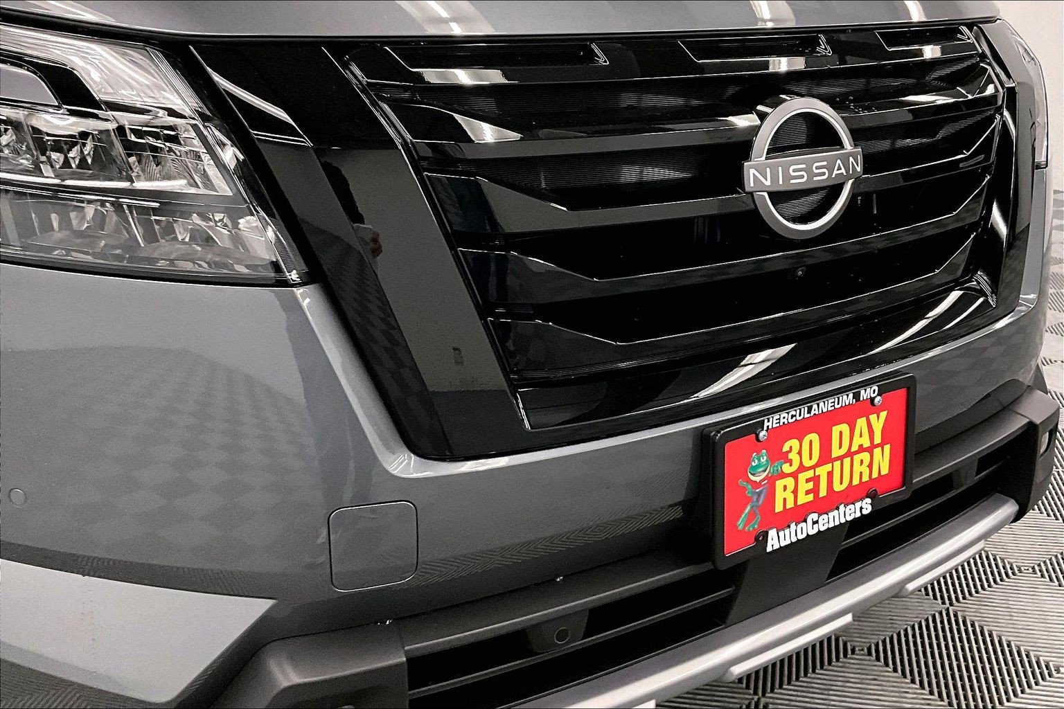 New 2025 Nissan Pathfinder Platinum w/ Lighting Package (N93) AWD/4WD image 15