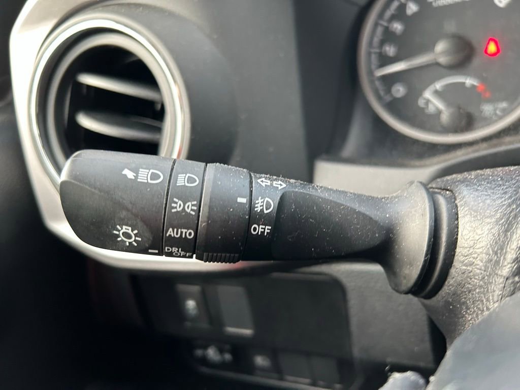 Used 2022 Toyota Tacoma SR5 w/ Technology Package image 21