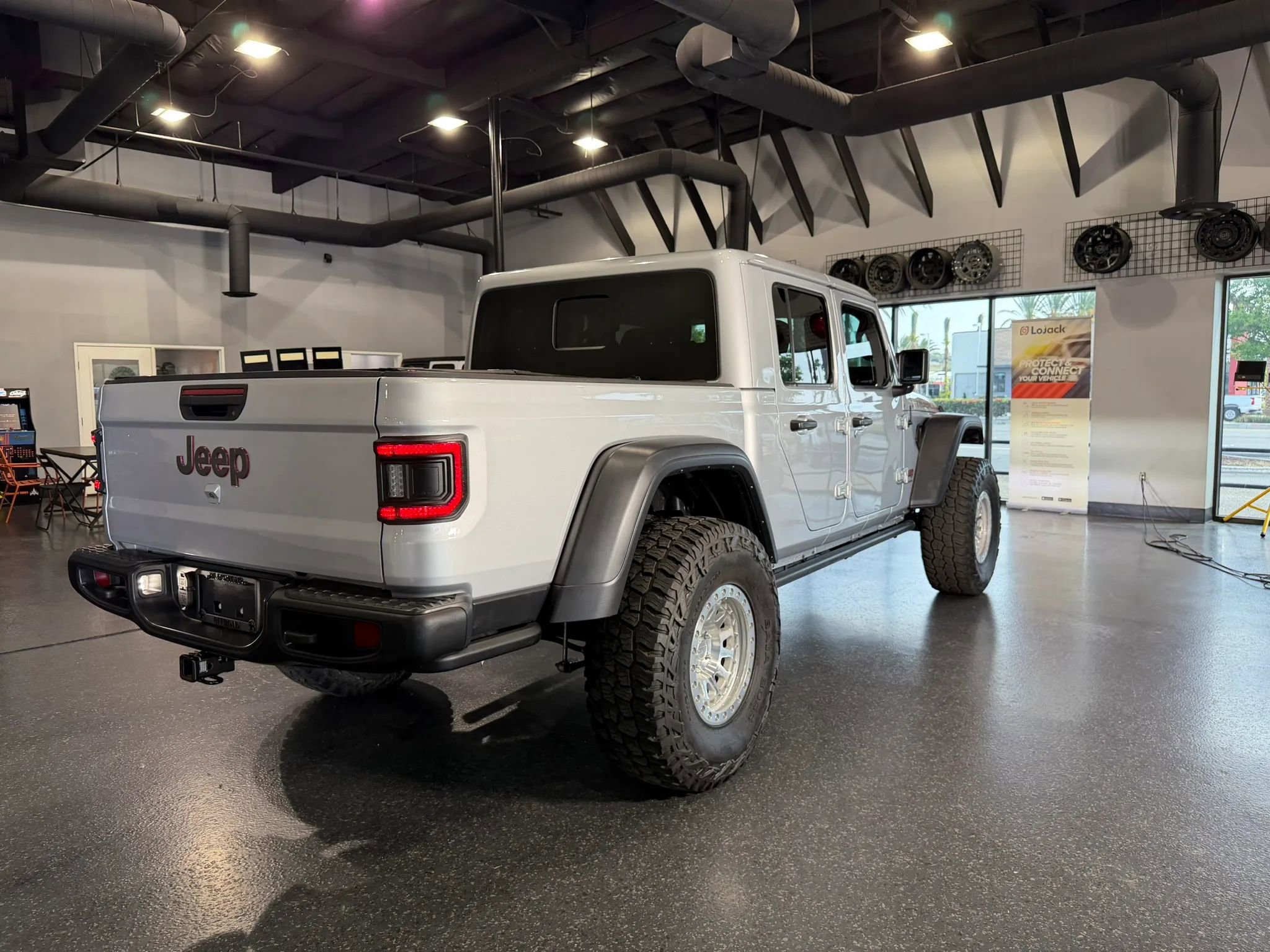 Used 2023 Jeep Gladiator Rubicon w/ Cold Weather Group AWD/4WD image 30