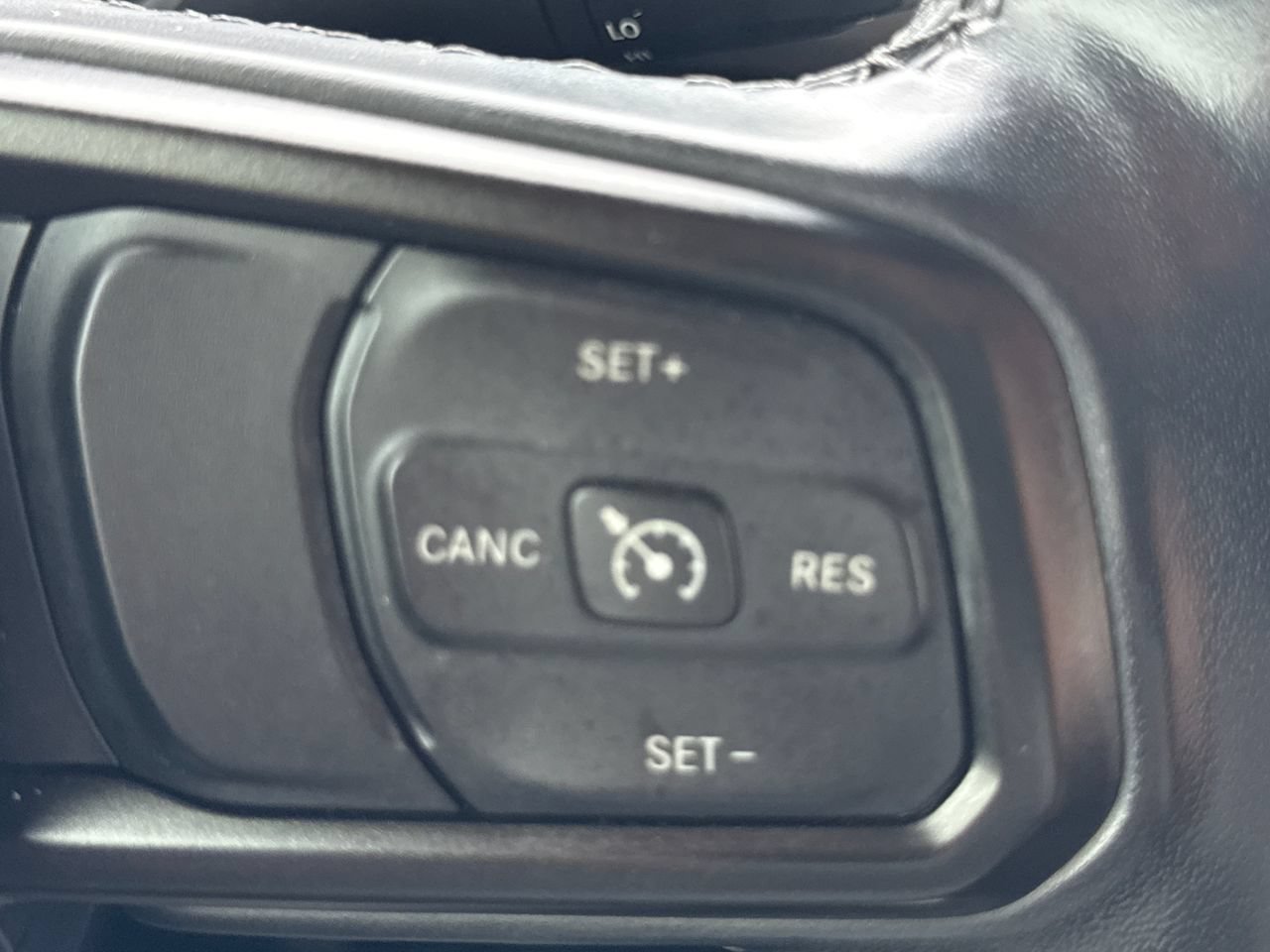 Used 2022 Jeep Gladiator Sport AWD/4WD image 25