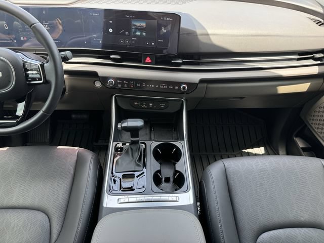Used 2025 Kia Carnival EX FWD image 20