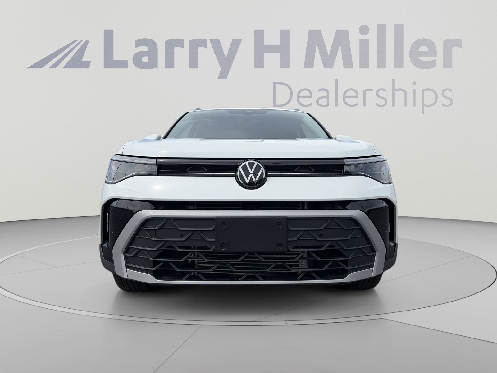 Certified 2025 Volkswagen Taos SE AWD/4WD image 2