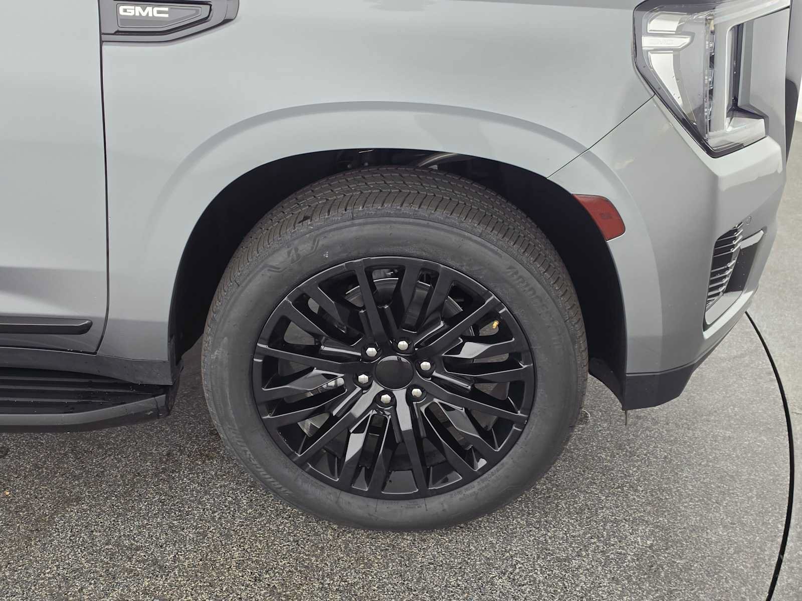 Used 2023 GMC Yukon XL Denali AWD/4WD image 9