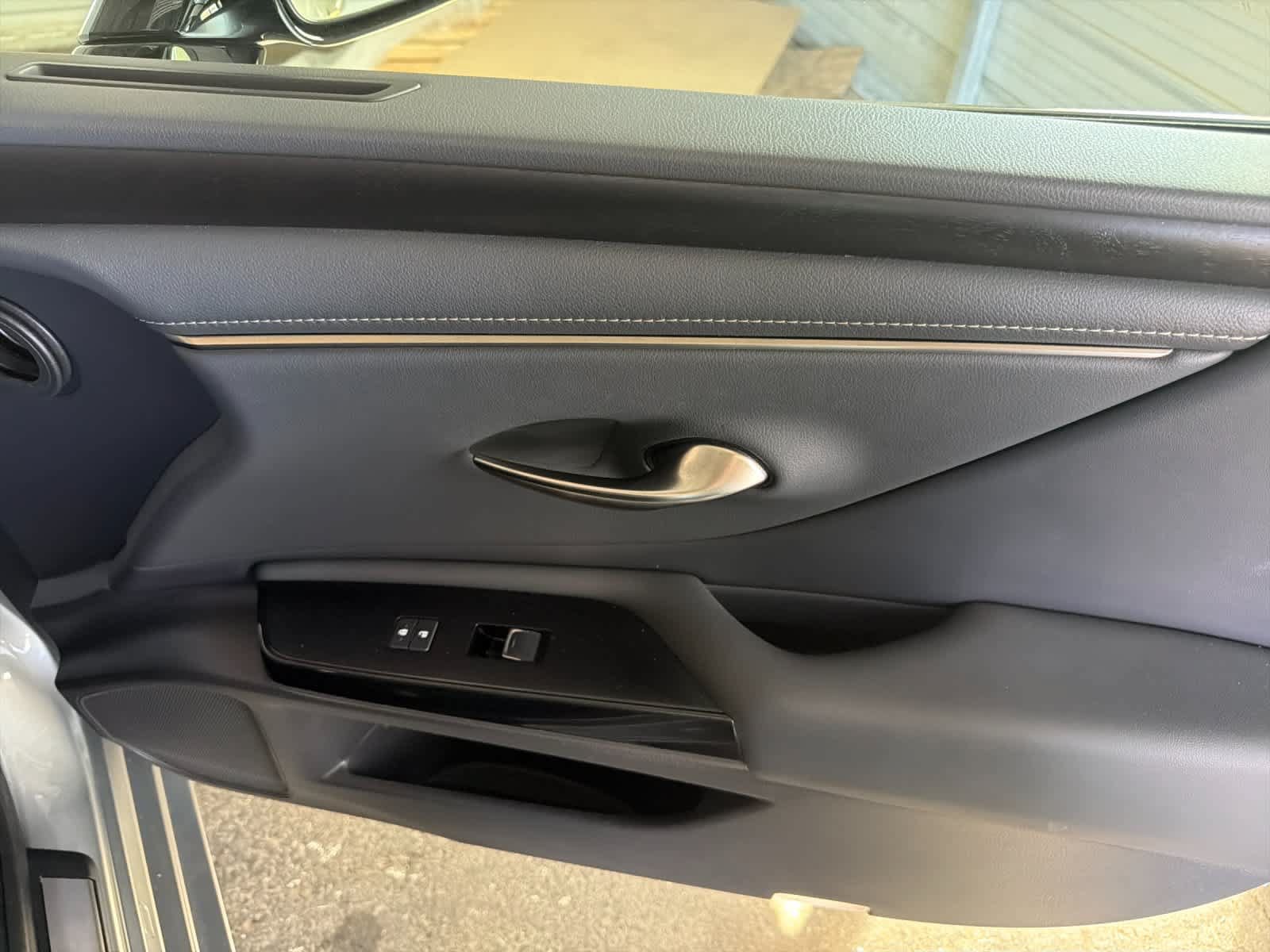 Used 2022 Lexus ES 300h w/ Premium Package FWD image 17