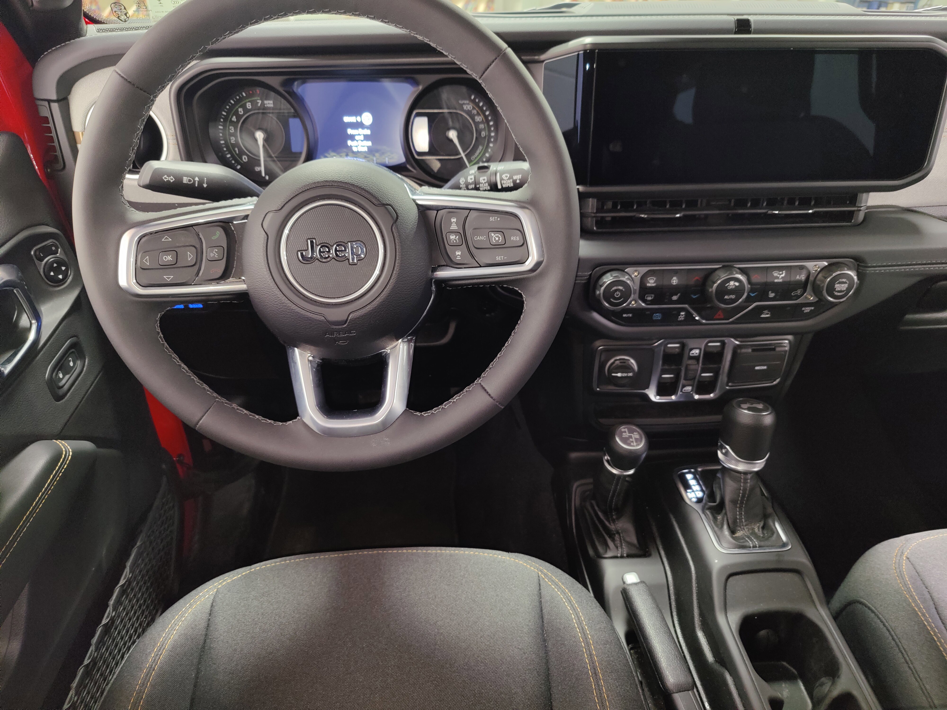 Used 2025 Jeep Wrangler Unlimited Sahara image 16