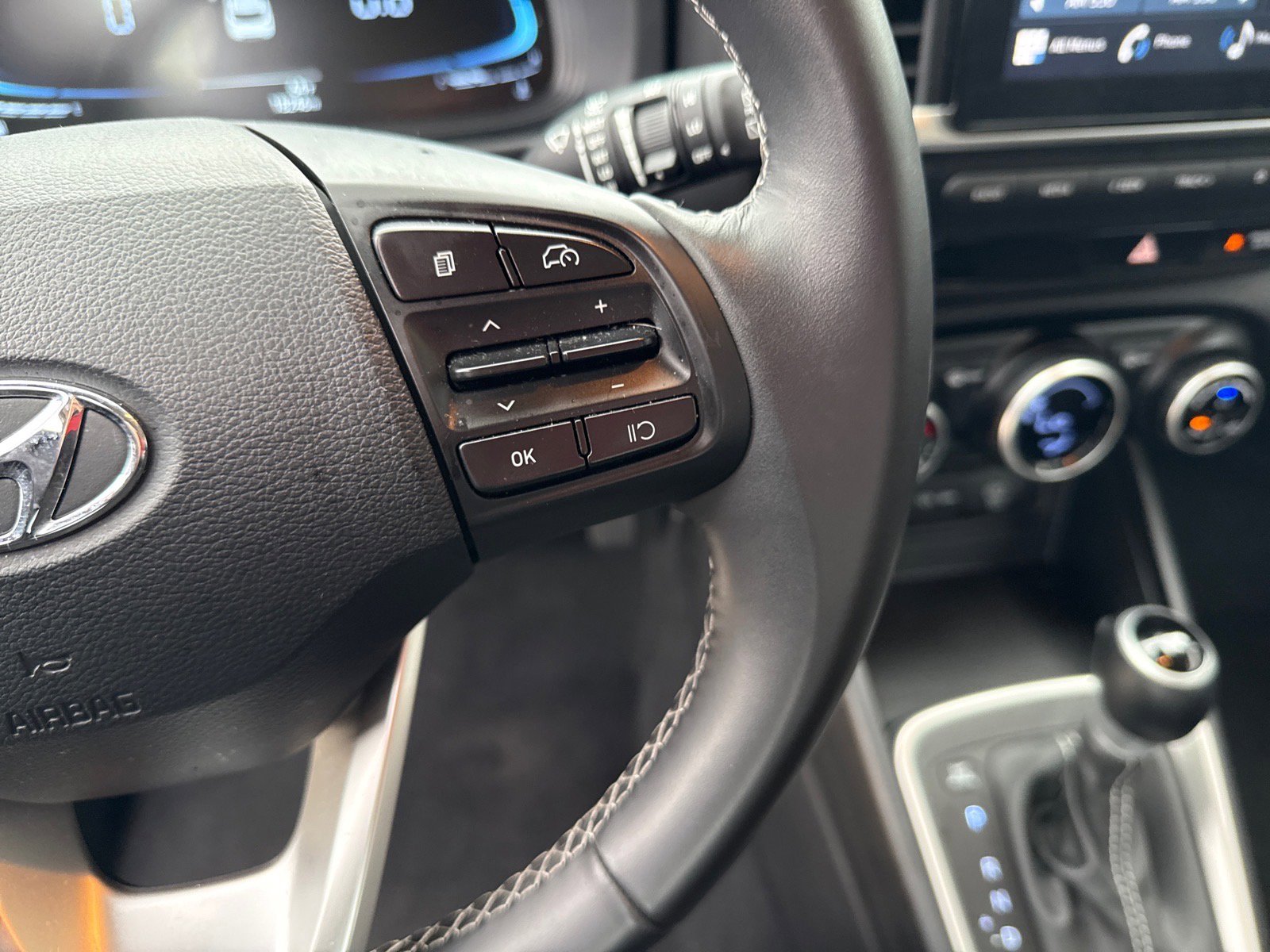 Used 2025 Hyundai Venue SEL FWD image 18