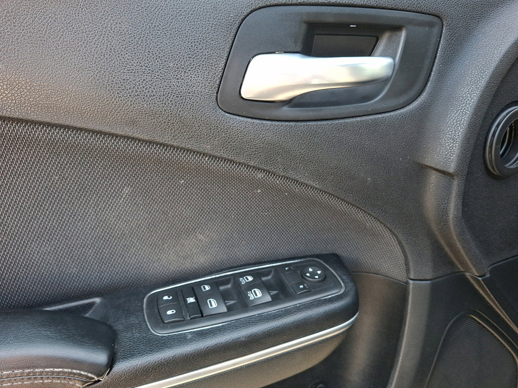 Used 2016 Dodge Charger SE w/ Popular Equipment Group image 17