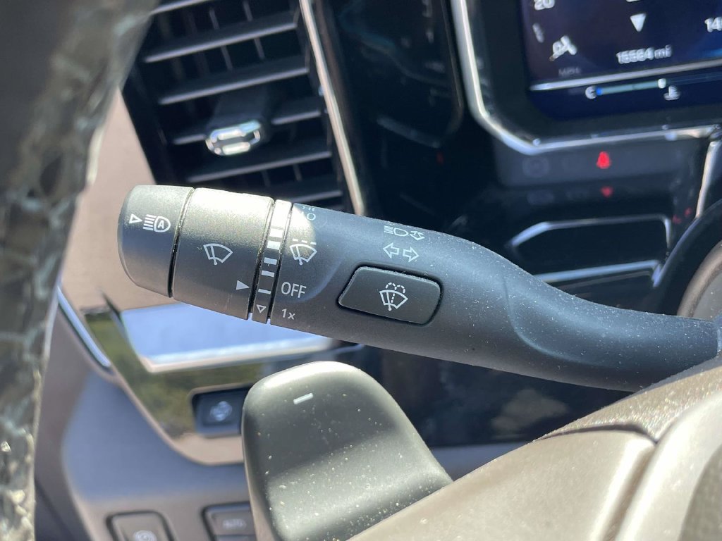 Used 2024 Chevrolet Silverado 1500 LTZ AWD/4WD image 30