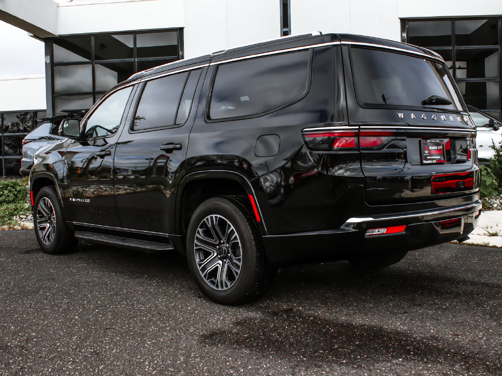 Used 2025 Jeep Wagoneer 4WD image 4