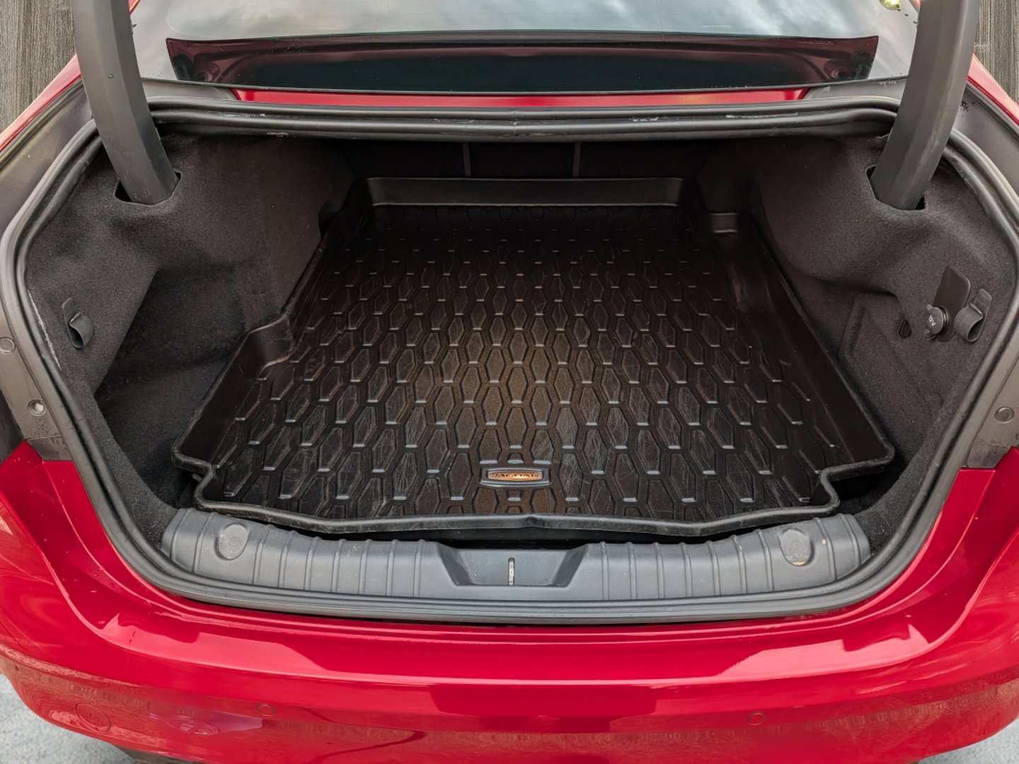 Used 2018 Jaguar XF S image 37