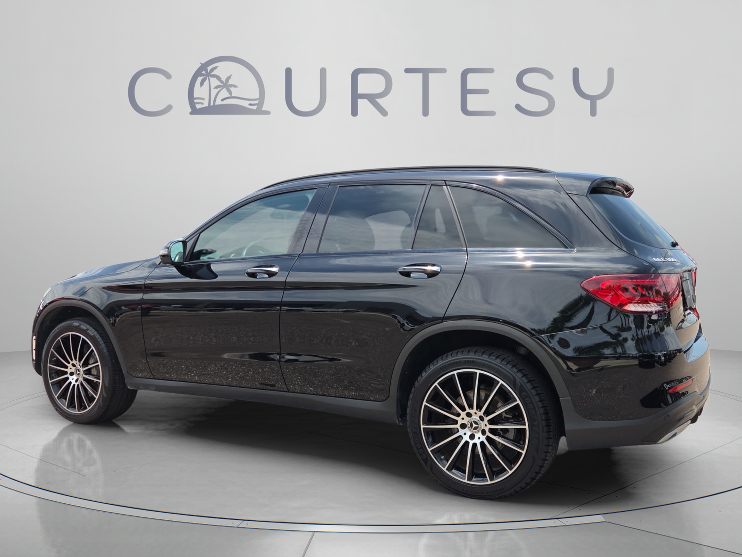 Used 2022 Mercedes-Benz GLC 300 image 3