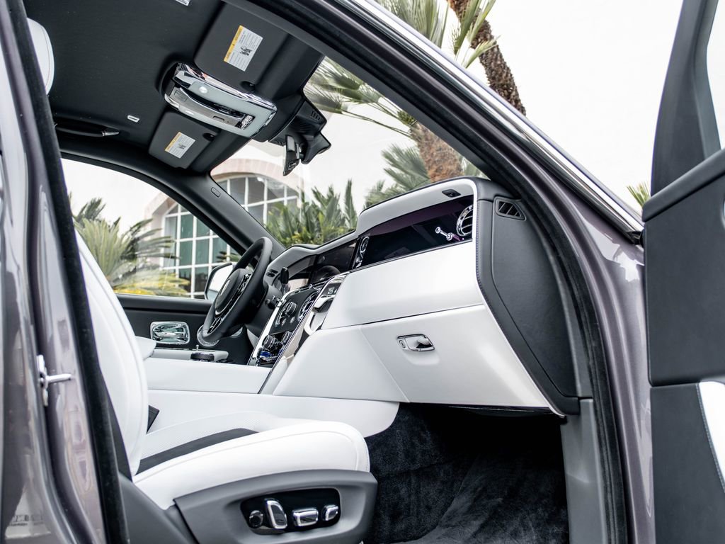 New 2026 Rolls-Royce Cullinan image 33