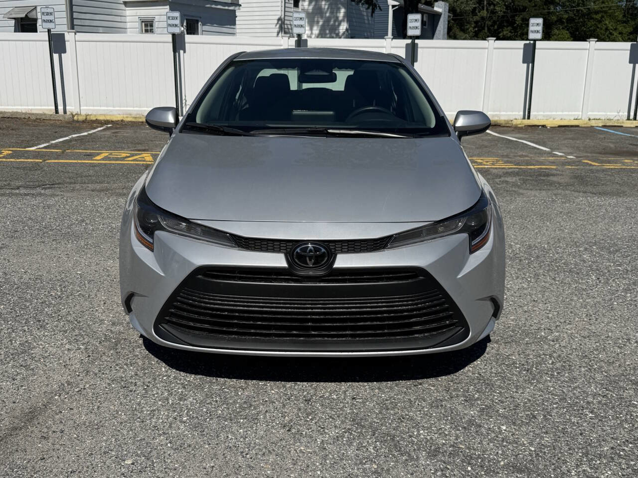 Used 2023 Toyota Corolla LE image 3