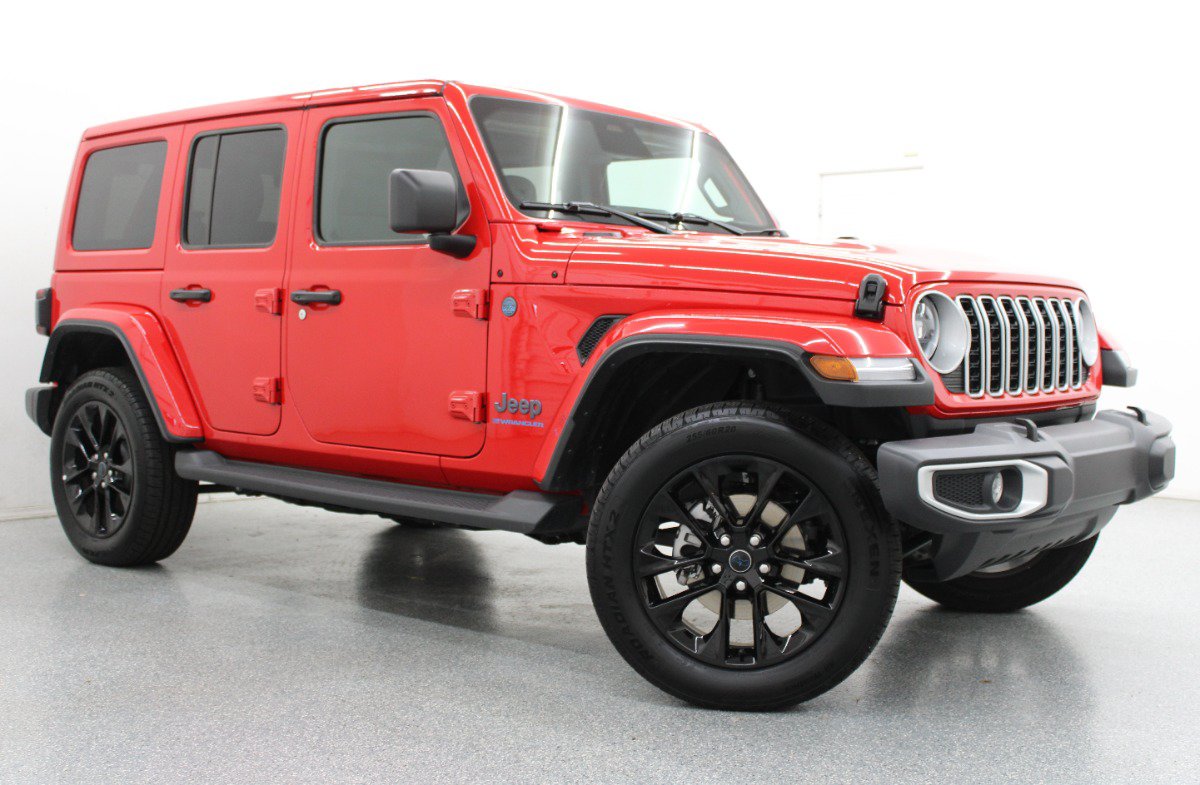 Used 2025 Jeep Wrangler Unlimited Sahara AWD/4WD image 1