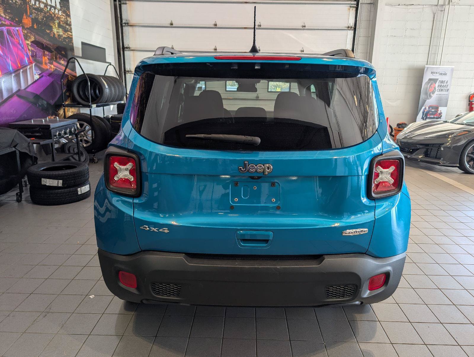 Used 2021 Jeep Renegade Latitude AWD/4WD image 7