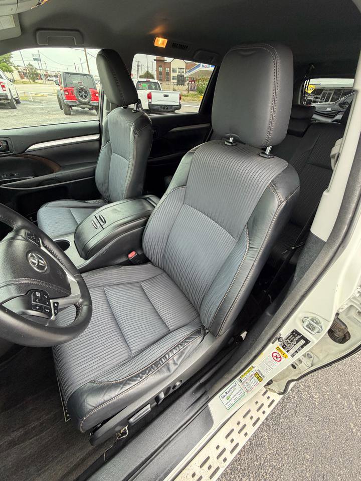 Used 2015 Toyota Highlander Plus image 11