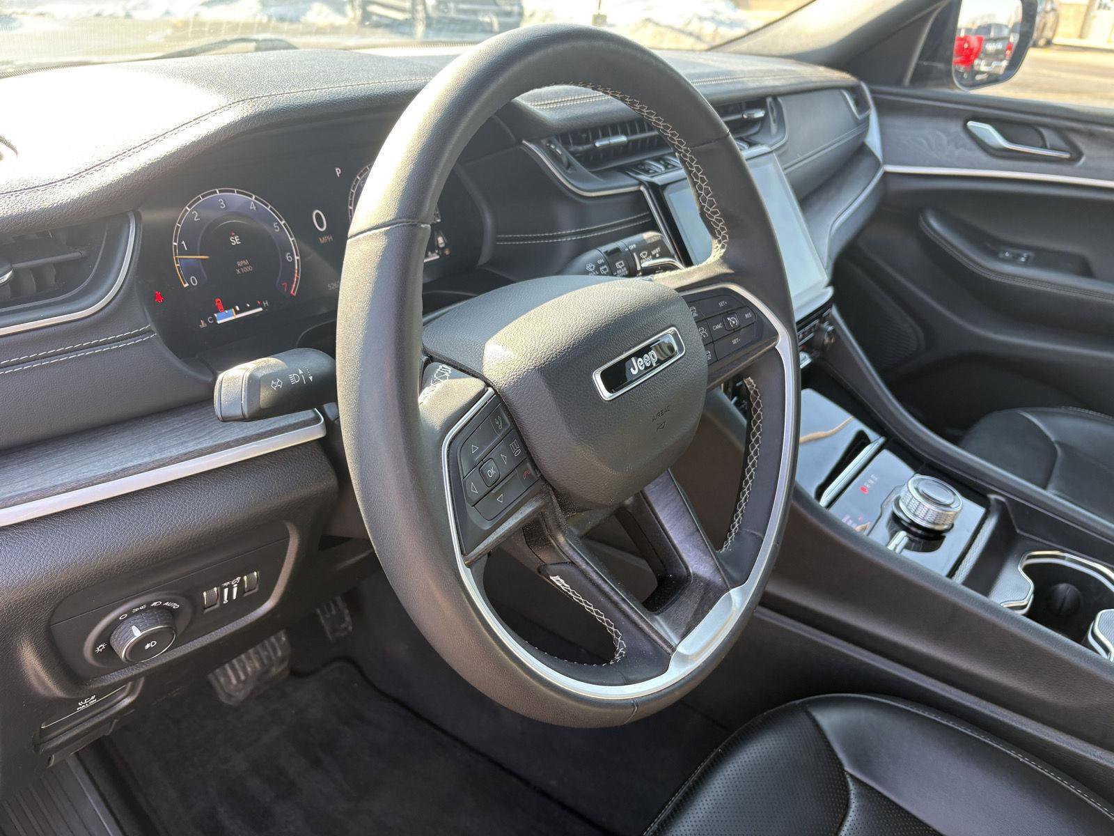 Used 2024 Jeep Grand Cherokee L Limited w/ Luxury Tech Group II image 9