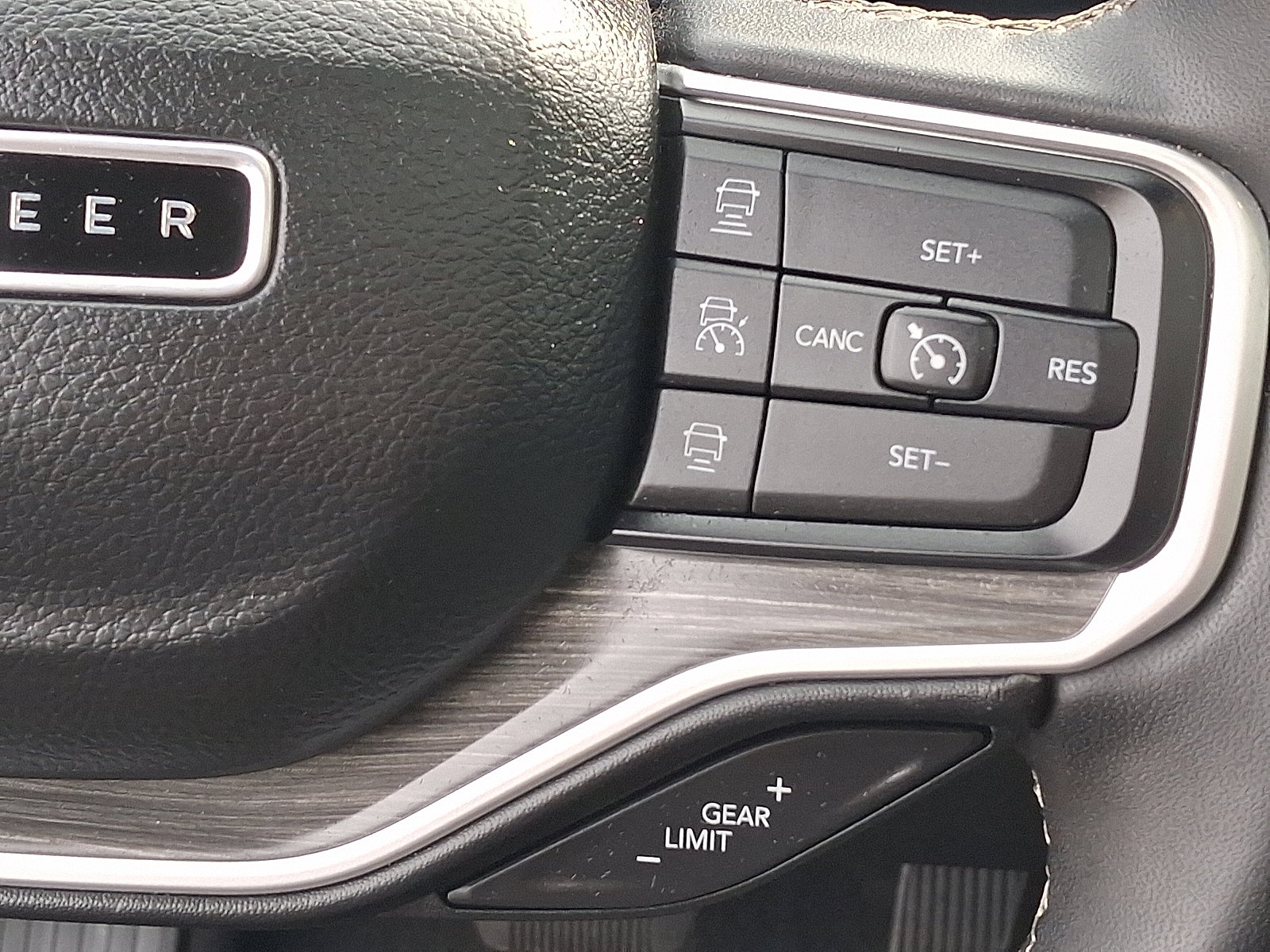 Used 2023 Jeep Wagoneer Series II w/ Premium Group I AWD/4WD image 23