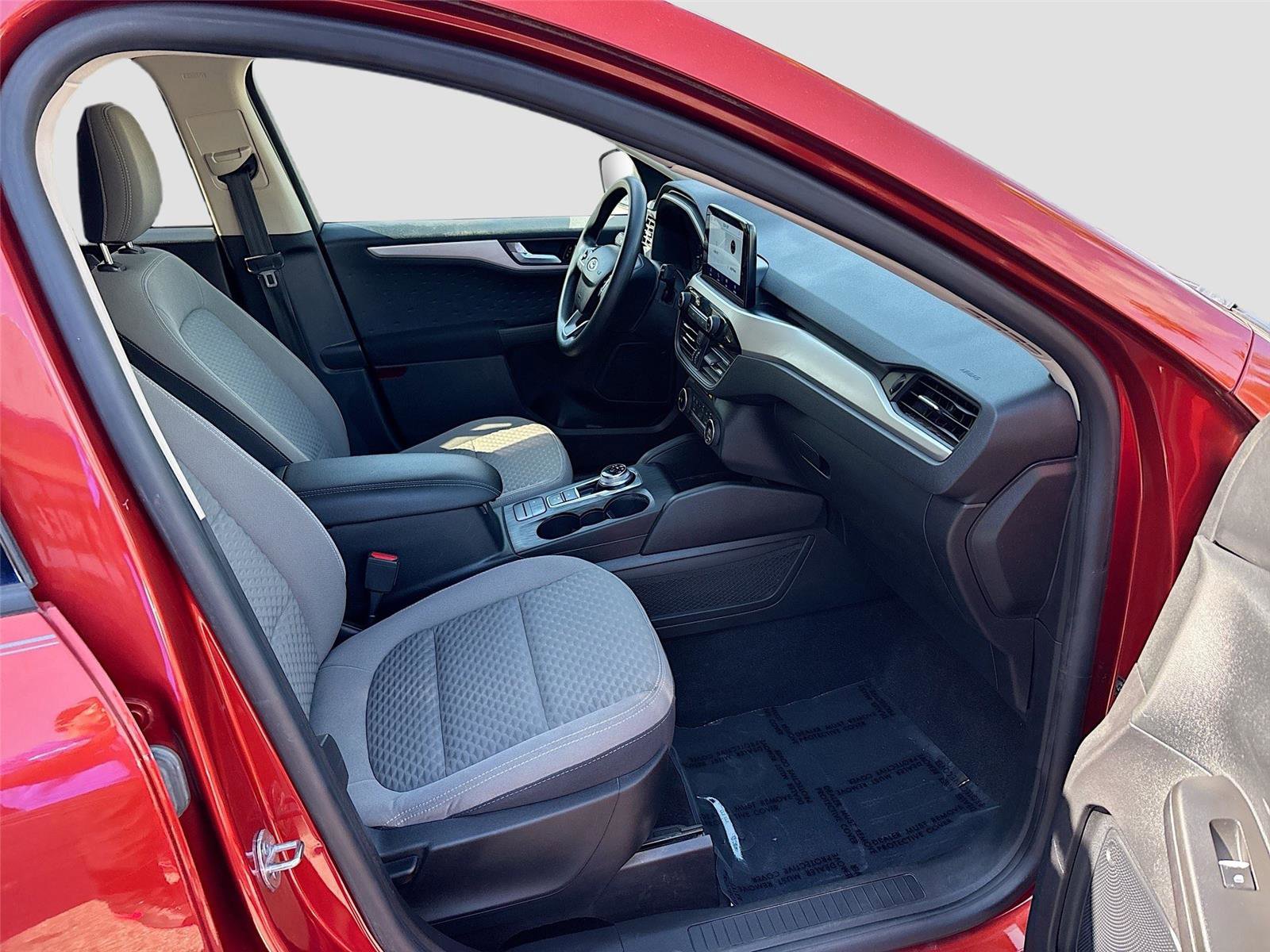 Used 2020 Ford Escape SE image 28