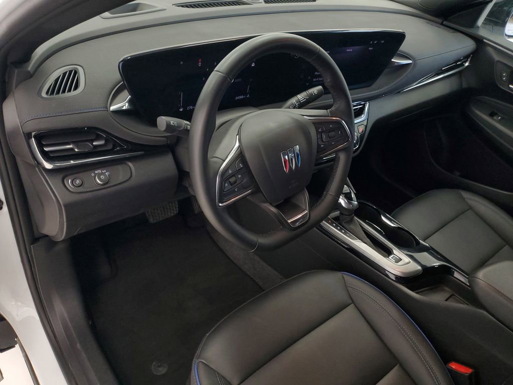 Used 2025 Buick Envista Sport Touring image 11