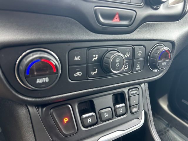 Used 2018 GMC Terrain Denali w/ Comfort Package AWD/4WD image 18