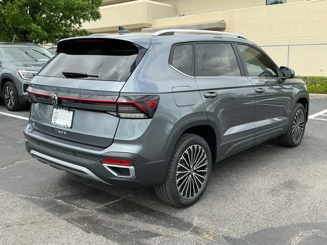 New 2026 Volkswagen Taos SE FWD image 3